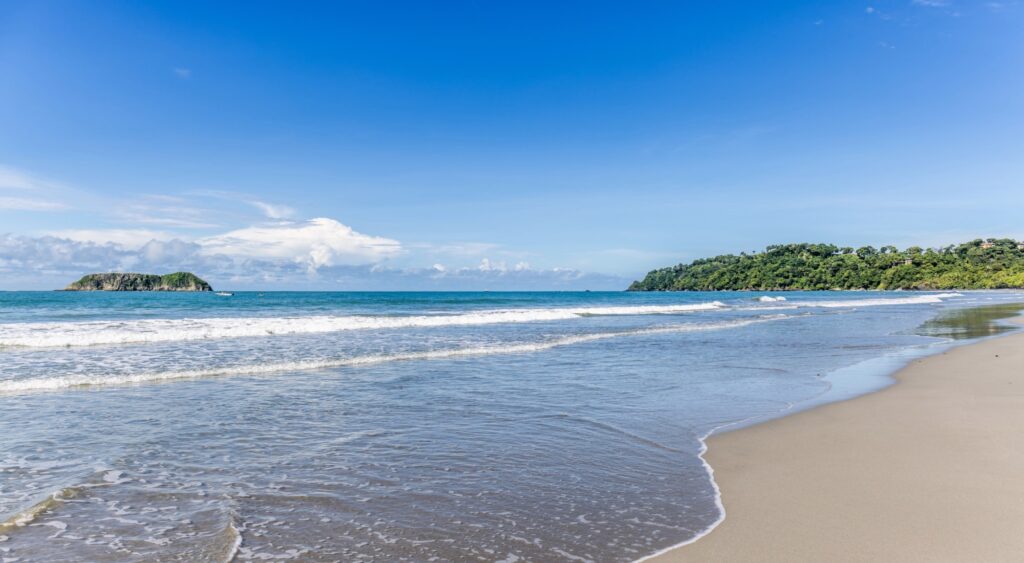 “We’re Outta Here”: American Retirees Eye the Exit as Costa Rica Rolls Out the Hammocks